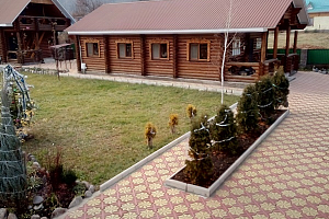 Гостевые дома Каменномостского с бассейном, "Солнечная база" с бассейном