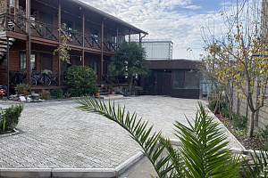 Гостевые дома Пицунды в центре, "Аламыс" в центре - фото