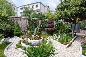 Частный сектор Ольгинки с бассейном, "Уютный дворик" с бассейном - фото