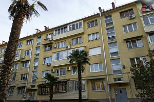 Квартиры Сочи в центре, 2х-комнатная Калинина 37 кв 65 в центре