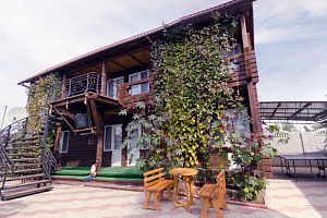 Гостевые дома Приморского с бассейном, Керченская 103 с бассейном