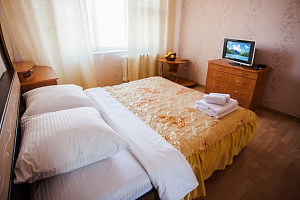 Гостиницы Тюмени на набережной, 2х-комнатная Пермякова 86 на набережной - забронировать номер