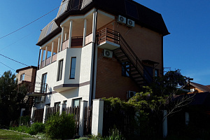 Гостевые дома Геленджика с балконом, "Голубая Даль" с балконом - фото
