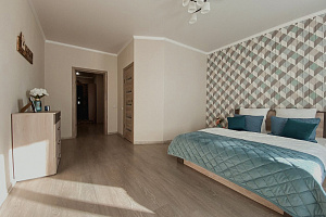 Гостиницы Астрахани с собственным пляжем, 1-комнатная Островского 22 с собственным пляжем - забронировать номер