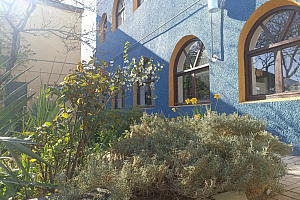 Гостевые дома Заозерного с бассейном, "Таисия" с бассейном - фото