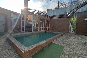 Гостевые дома Судака с бассейном, "Барракуда" с бассейном