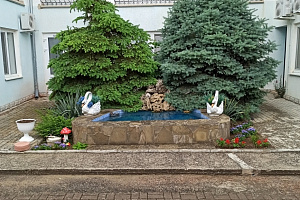 Гостевые дома Николаевки с бассейном, "Николас" с бассейном