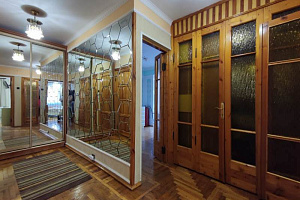 Отели Гурзуфа с собственным пляжем, 2х-комнатная Подвойского 9 с собственным пляжем - фото