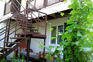 Гостевые дома Геленджика с балконом, "Виноградная аллея" с балконом - фото