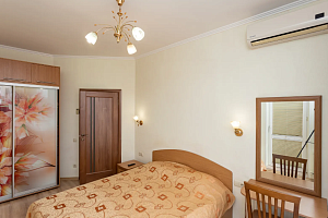 Отели Алушты курортные, 2х-комнатная Ленина 26 эт 8 курортные - забронировать номер