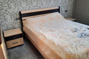 Гостиница в , "Уютная на Ворошилова 24" 3х-комнатная - цены