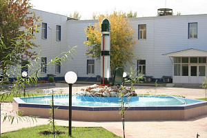 Гостиницы Ясного с бассейном, "Космос" с бассейном - фото
