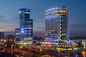 Гостиницы Челябинска с бассейном, "Гранд Отель Видгоф" бизнес-отель с бассейном - цены