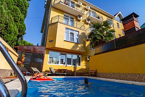 Отели Сочи с подогреваемым бассейном, "Уралочка" с подогреваемым бассейном - фото
