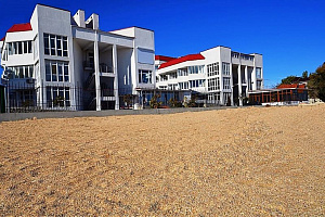 Отели Феодосии с собственным пляжем, "Апартаменты Море-Море на Черноморской набережной" с собственным пляжем - забронировать номер