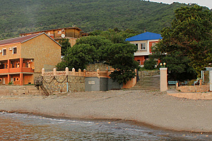Гостевые дома Абрау-Дюрсо с бассейном, "Ирис" с бассейном