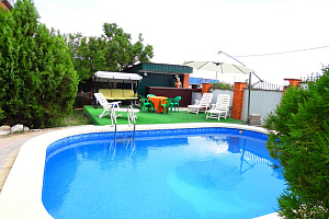 Гостевые дома Голубой Бухты с бассейном, "Фламинго" с бассейном