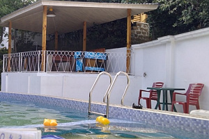 Дома Гурзуфа с бассейном, с бассейном Гурзуфское шоссе 8 с бассейном - фото