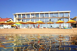Отели Феодосии с собственным пляжем, "Хижина Робинзона" с собственным пляжем - фото