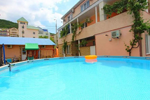 Гостевые дома Сукко с бассейном, "Анжелика" с бассейном - фото