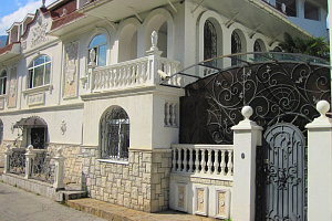 Квартиры Крым с бассейном, "С двориком" 2х-комнатная с бассейном - цены