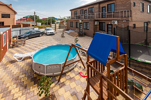 Гостевые дома Пересыпи с бассейном, "АллАнд" с бассейном - фото
