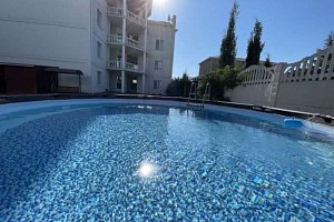 Гостевые дома Судака с бассейном, "Солнечная Сугдея" с бассейном - фото