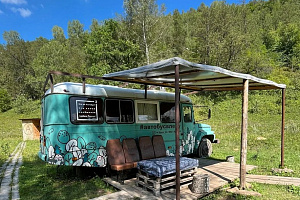 Гостиница в , "Автобус в лесу" турбаза - фото