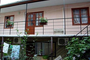 Гостевые дома Судака с бассейном, "Дворик Италии" с бассейном - фото