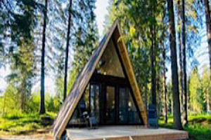 Дома Рускеалы у озера, "Karelia Log House" у озера