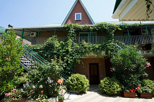 Гостевые дома Туапсе с бассейном, "Цветочный" с бассейном - фото