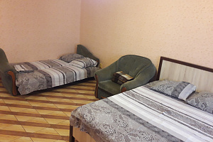 Отели Феодосии с видом на море, 1-комнатная Крымская 86 с видом на море