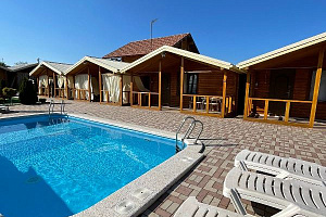 Гостиницы Кучугур с бассейном, "Атлантида" с бассейном