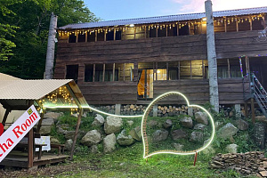 Дома Теберды в лесу, "Dacha Roomotel" в лесу - фото