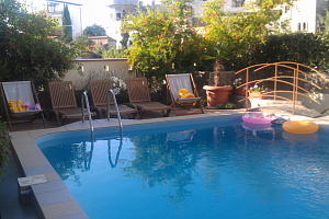 Гостевые дома ЮБК с бассейном, "Илона" с бассейном - цены