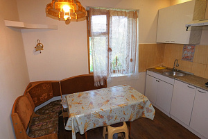 Мотели в поселке Ильиче, 2х-комнатная Ленина 17 кв 2 мотель - цены