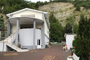 Частный сектор Лазаревского с балконом, "Белые Скалы" с балконом