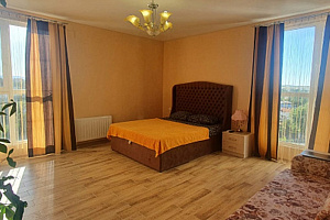 Отели Феодосии с собственным пляжем, 2х-комнатная Черноморская набережная 1-К с собственным пляжем