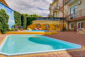 Отели Коктебеля с бассейном, "У Верблюжьих горбов" с бассейном - фото