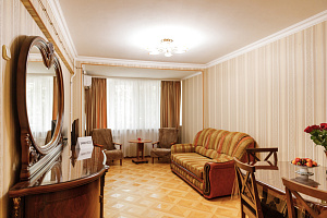 Квартиры Адлера в Курортном городке, 3х-комнатная Свердлова 70