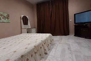 Гостиницы Перми с бассейном, 1-комнатная Холмогорская 4Б с бассейном - раннее бронирование