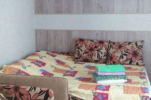 Дома Феодосии на набережной, "Теремок со своим двориком" 1-комнатный на набережной - фото