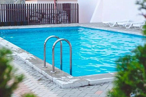 Гостиницы Пляхо с бассейном, коттедж под-ключ Курортная 14/А с бассейном - забронировать номер