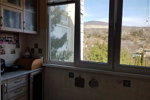 &quot;Просторная с видом на горы&quot; 2х-комнатная квартира в п. Партенит (Алушта) фото 4