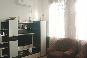Гостиницы Астрахани с собственным пляжем, 2х-комнатная Самойлова 10 с собственным пляжем
