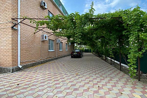 Гостевые дома Азовского моря с бассейном, "На Зеленой" с бассейном - раннее бронирование