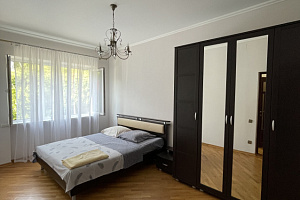Отдых в Абхазии с видом на море, 2х-комнатная Ардзинба 26 кв 28 с видом на море