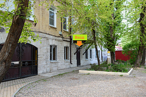 Дома Пятигорска с бассейном, 2х-комнатная Нины Попцовой 34 с бассейном