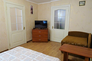Квартиры Крым в центре, 2х-комнатная Партизанская 4 кв 3 в центре - раннее бронирование