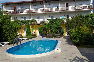 Гостиницы Кучугур с бассейном, "Питер" с бассейном - фото